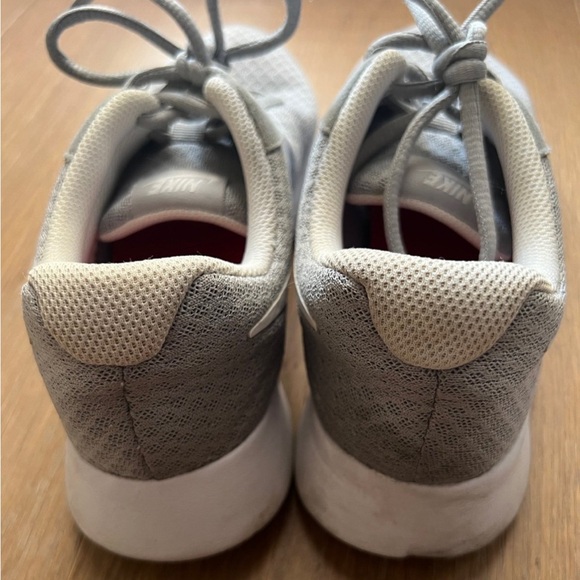 Nike Tanjun Shoes Women’s Size 6 - Picture 10 of 11